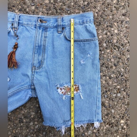 💫HOST PICK 💫 BOHO HIGH WAIST LIGHT DENIM DISTRESSED JEAN SHORTS SIZE 33/34 - Picture 10 of 13